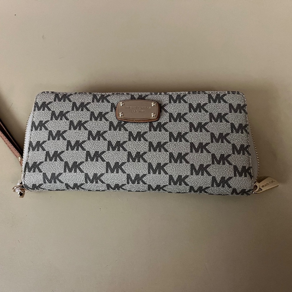 Michael Kors Jet Set Travel Continental Wristlet in Acorn